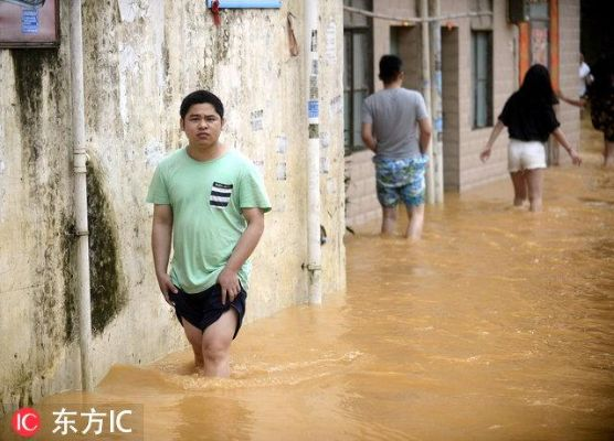 广东汕尾暴雨成灾,民房瞬间成泽,水深近3米 广东汕尾暴雨成灾,民房瞬间成泽,水深近3米